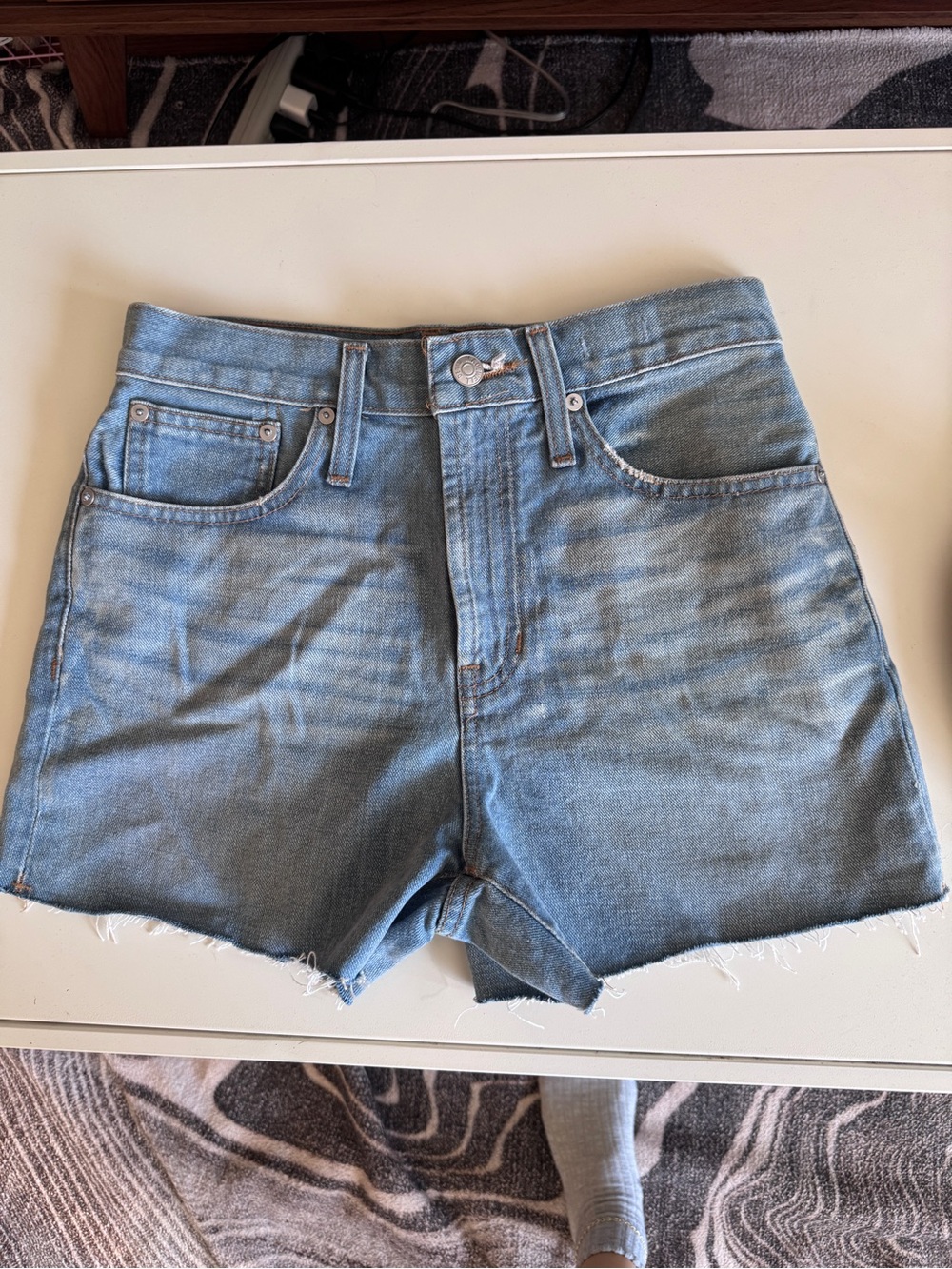 Madewell, the perfect Jean short size 25
